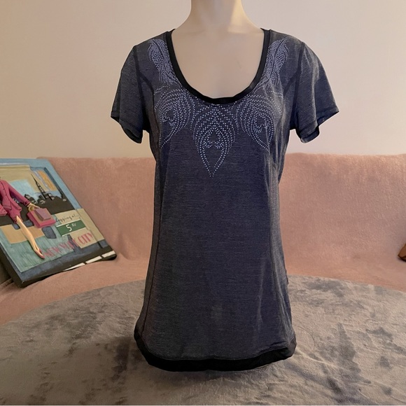 Lululemon T Shirt
